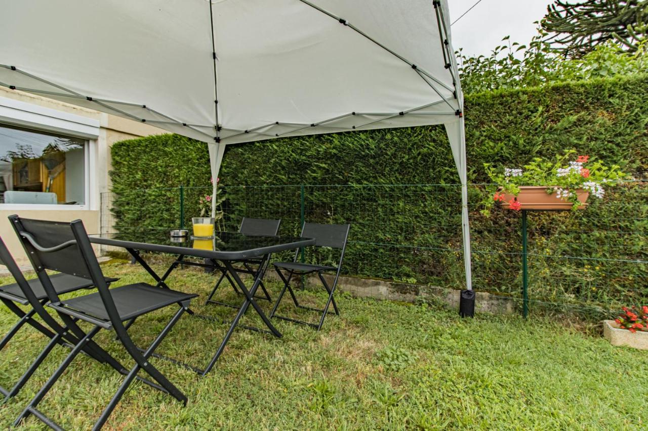 Lumineux, Bien Situe Et Tres Calme + Parking Prive Apartment Льо Бюг Екстериор снимка